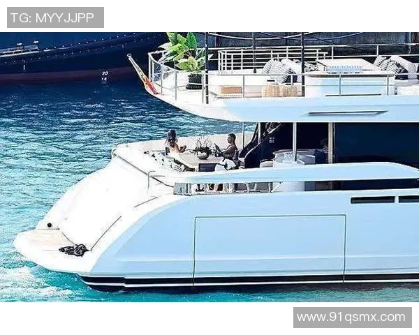 足球明星C罗奢华游艇揭秘引发全球关注与热议 足球明星C罗奢华游艇揭秘引发全球关注与热议